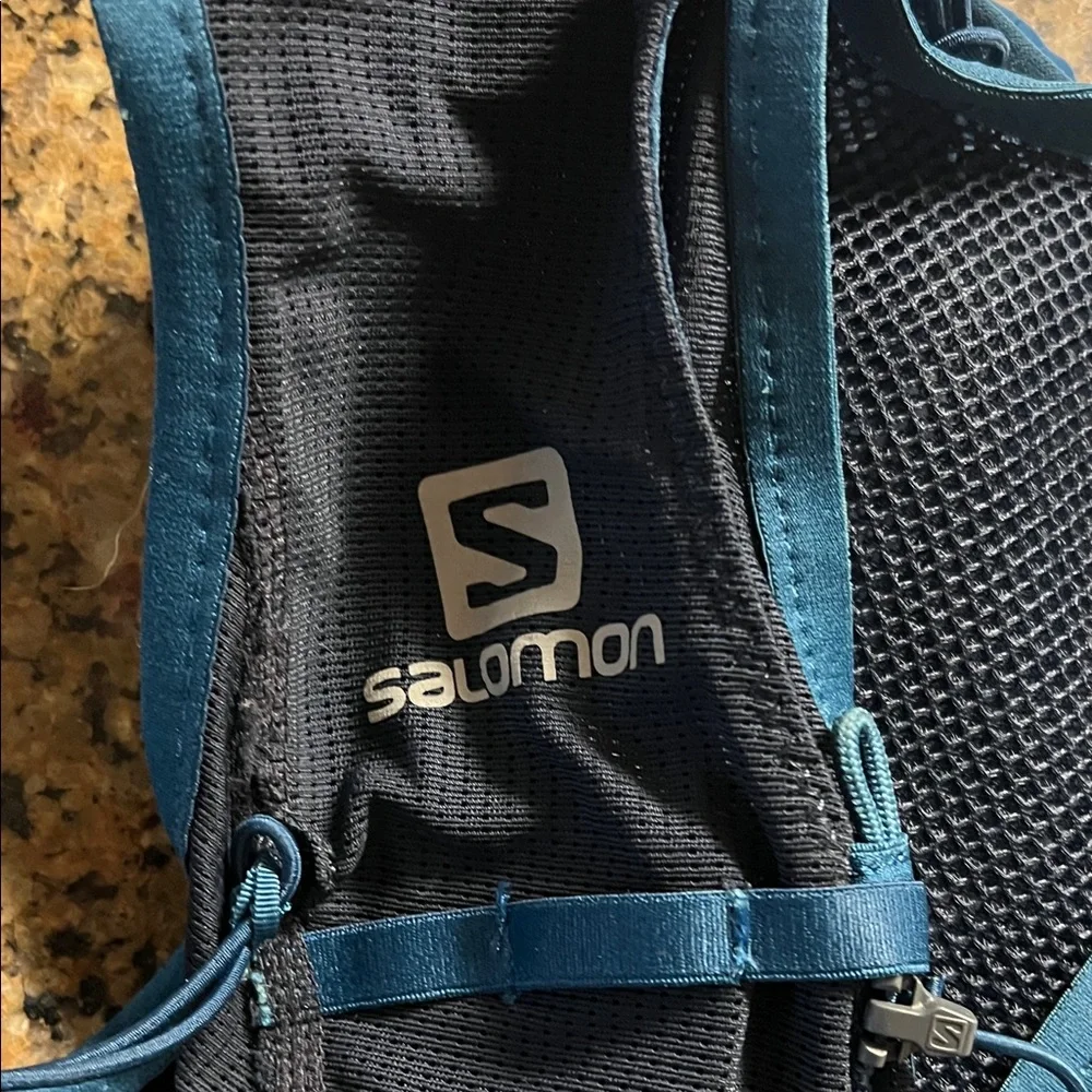 Salomon Blue Hydration Vest - Picture 2 of 4